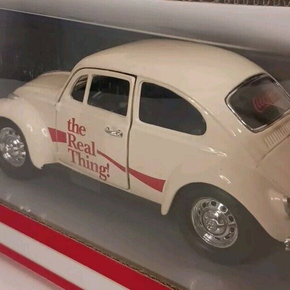 Motor City Volkswagon Beetle Coca-Cola The Real Thing VW Diecast 1:24 Sealed - Picture 3 of 6